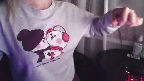 I have new photos come and see with love Molly online show from 1, 3, 2026