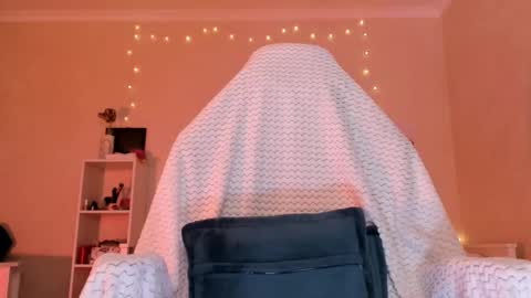 Snapshot of molly_soft chatting on 25, 10, 2025 Molly online show from 25, 10, 2025