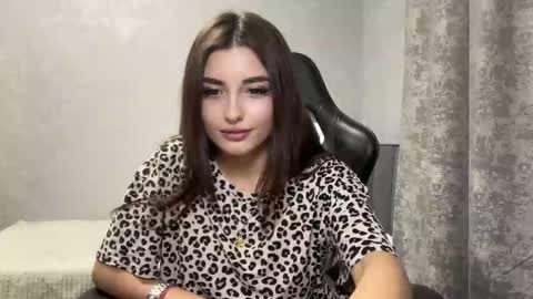 Snapshot of molly_ww chatting on 8, 11, 2025 Molly online show from 8, 11, 2025