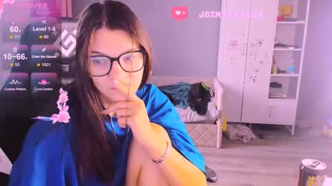  KIRA  online show from 30, 10, 2025