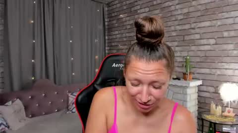 hi im Molly heregreat boobs big heart  warm pussy  online show from 1, 7, 2026