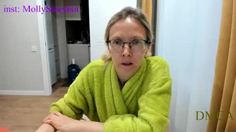 Snapshot of mollystory chatting on 8, 4, 2026 AngelMomm online show from 8, 4, 2026