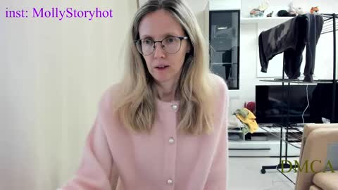 Snapshot of mollystory chatting on 12, 4, 2026 AngelMomm online show from 12, 4, 2026