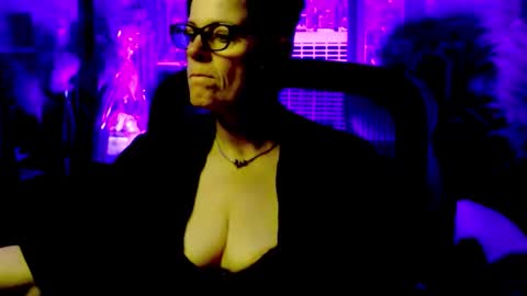 Snapshot of mollysun chatting on 9, 4, 2026 MollySun Nina Randmann online show from 9, 4, 2026