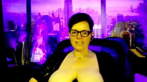 Snapshot of mollysun chatting on 12, 4, 2026 MollySun Nina Randmann online show from 12, 4, 2026