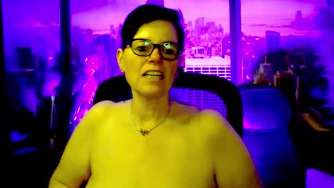 Snapshot of mollysun chatting on 13, 4, 2026 MollySun Nina Randmann online show from 13, 4, 2026