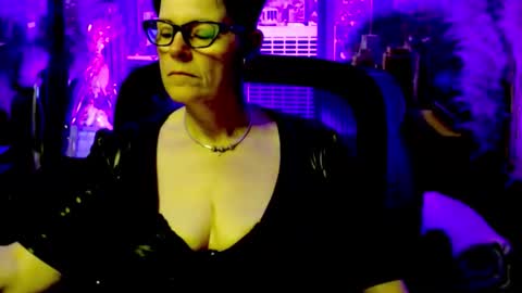 Snapshot of mollysun chatting on 30, 4, 2026 MollySun Nina Randmann online show from 30, 4, 2026