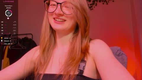 mollytucker online show from 28, 10, 2025