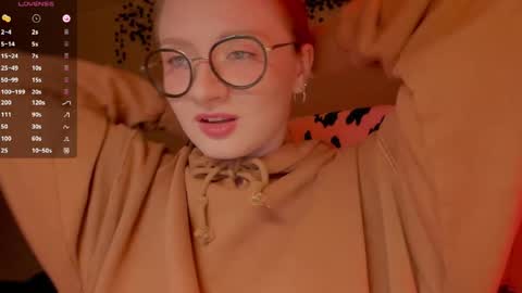 Snapshot of mollytucker chatting on 17, 4, 2026 mollytucker online show from 17, 4, 2026