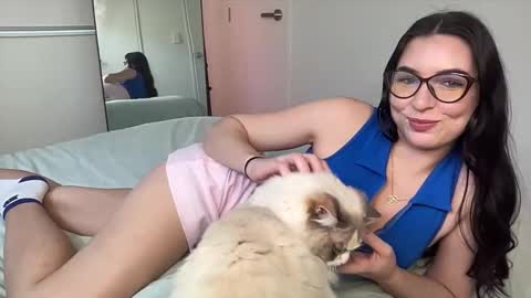 Molly online show from 1, 10, 2025