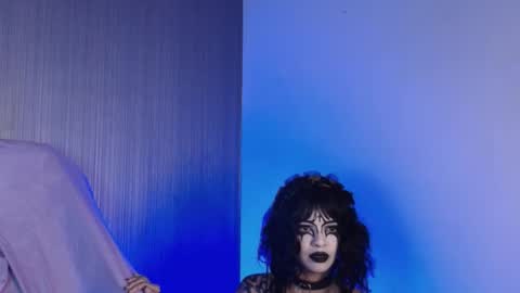 mollyycrystal online show from 11, 11, 2025