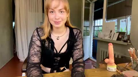 Snapshot of molyangel chatting on 26, 6, 2026 Oksana online show from 26, 6, 2026