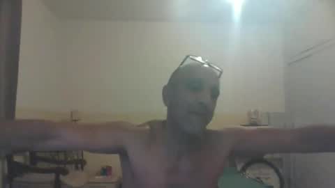 Snapshot of moment71200 chatting on 3, 1, 2025 moment71200 online show from 3, 1, 2025