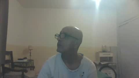 Snapshot of moment71200 chatting on 4, 1, 2025 moment71200 online show from 4, 1, 2025