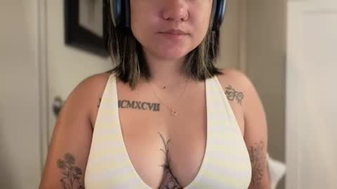 Snapshot of momgoeswild chatting on 8, 7, 2026 Miss G online show from 8, 7, 2026