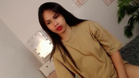 MOMIKHEM online show from 4, 10, 2025