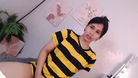 Snapshot of momi_khem019 chatting on 18, 4, 2026 MOMIKHEM online show from 18, 4, 2026