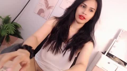 Snapshot of momi_khem019 chatting on 19, 4, 2026 MOMIKHEM online show from 19, 4, 2026