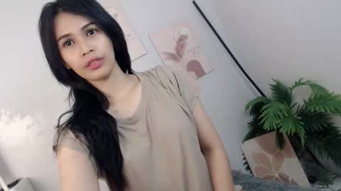 Snapshot of momi_khem019 chatting on 20, 4, 2026 MOMIKHEM online show from 20, 4, 2026