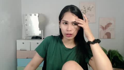 Snapshot of momi_khem019 chatting on 4, 7, 2026 MOMIKHEM online show from 4, 7, 2026