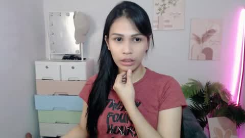 Snapshot of momi_khem019 chatting on 12, 7, 2026 MOMIKHEM online show from 12, 7, 2026