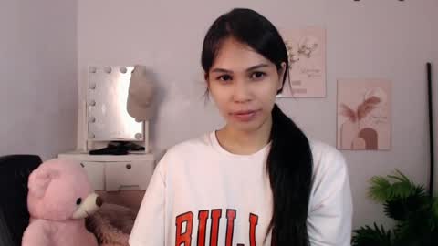 Snapshot of momi_khem019 chatting on 27, 7, 2026 MOMIKHEM online show from 27, 7, 2026