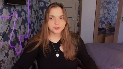 Snapshot of momiji_i chatting on 12, 4, 2026 Leah online show from 12, 4, 2026