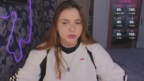 Snapshot of momiji_i chatting on 25, 4, 2026 Leah online show from 25, 4, 2026