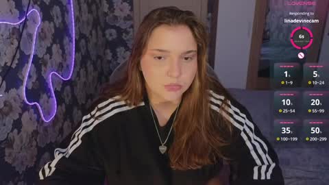 Snapshot of momiji_i chatting on 28, 4, 2026 Leah online show from 28, 4, 2026