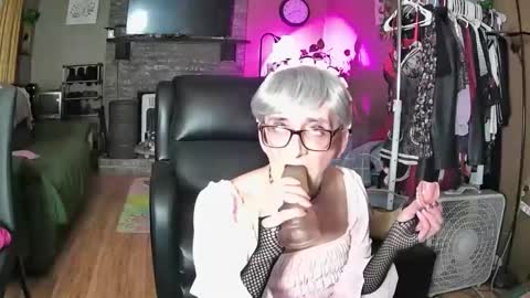 Snapshot of mommamadesissy chatting on 14, 3, 2026 Bink online show from 14, 3, 2026