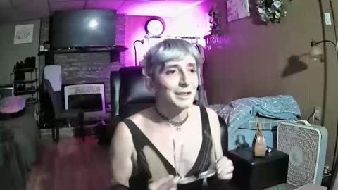 Snapshot of mommamadesissy chatting on 4, 4, 2026 Bink online show from 4, 4, 2026