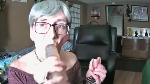 Snapshot of mommamadesissy chatting on 10, 4, 2026 Bink online show from 10, 4, 2026