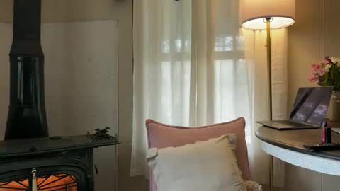 Mia  online show from 29, 11, 2025