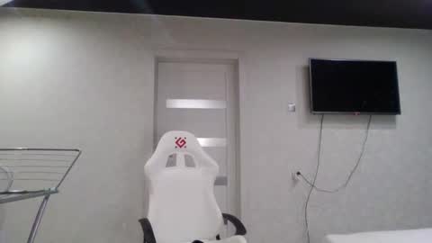 MommmY  online show from 8, 9, 2025