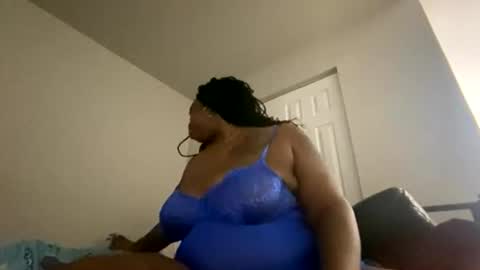 Snapshot of mommybud07 chatting on 12, 7, 2026 THiKKUMZ online show from 12, 7, 2026