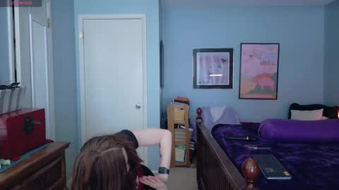 Snapshot of mommygoddessl chatting on 10, 3, 2026 Goddess L online show from 10, 3, 2026