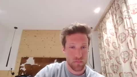 moms_little_monster online show from 19, 11, 2025