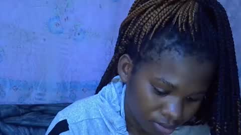 Snapshot of momsdoll chatting on 19, 1, 2026 momsdoll online show from 19, 1, 2026