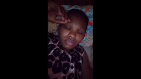 Snapshot of momsdoll chatting on 4, 4, 2026 momsdoll online show from 4, 4, 2026