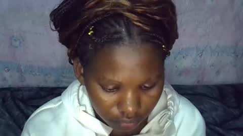 Snapshot of momsdoll chatting on 5, 4, 2026 momsdoll online show from 5, 4, 2026