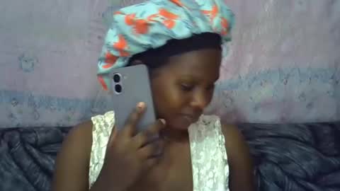 Snapshot of momsdoll chatting on 6, 4, 2026 momsdoll online show from 6, 4, 2026