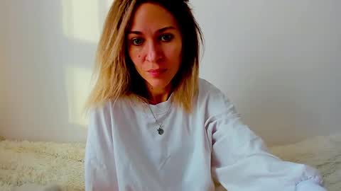 Mona online show from 4, 1, 2025