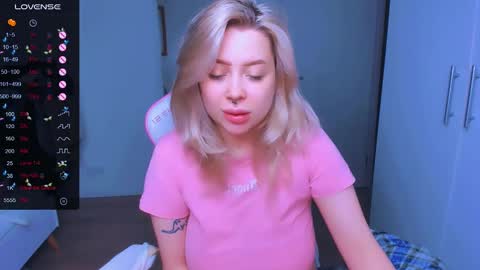 Snapshot of monalauu chatting on 5, 2, 2025 online show from 5, 2, 2025