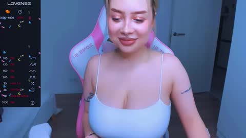 Snapshot of monalauu chatting on 27, 2, 2025 online show from 27, 2, 2025