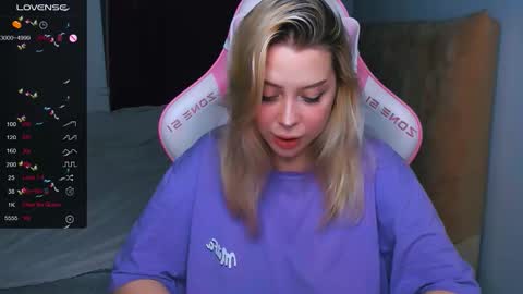 Snapshot of monalauu chatting on 28, 9, 2025 online show from 28, 9, 2025