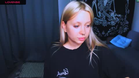 Snapshot of monalauu chatting on 29, 5, 2026 online show from 29, 5, 2026