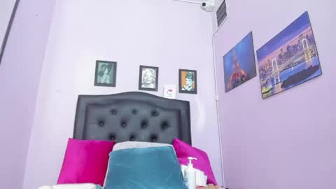 Snapshot of monalinda220 chatting on 18, 4, 2026 paola online show from 18, 4, 2026