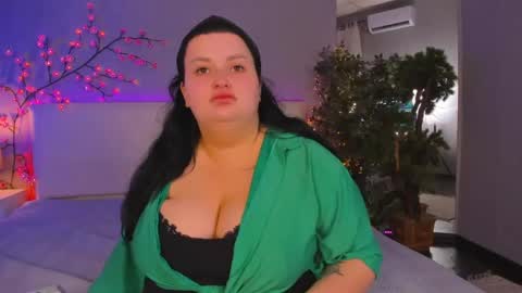 Snapshot of monasteel chatting on 19, 5, 2026 Monica online show from 19, 5, 2026