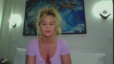 Snapshot of moni_ chatting on 15, 4, 2026 Monica online show from 15, 4, 2026