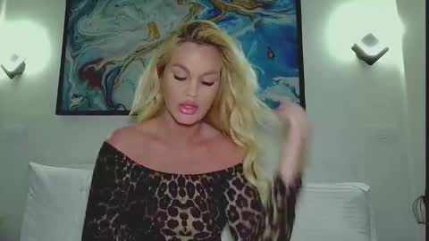 Snapshot of moni_ chatting on 16, 4, 2026 Monica online show from 16, 4, 2026